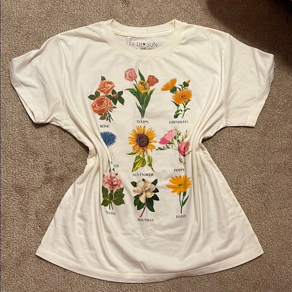 Fifth Sun Women's White Floral Graphic Tee